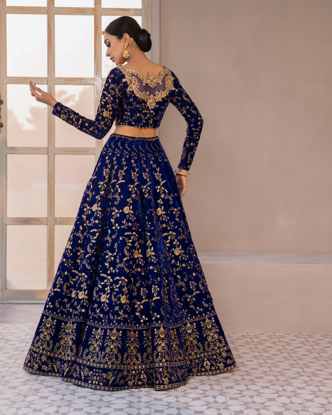 faiza saqlain blue dress Golden hour elegance. Draped in the exquisite Faiza Saqlain 3PC Luxury Lawn Embroidered Suit where timeless blue artistry meets effortless summer grace. #FaizaSaqlain #LuxuryLawn #PakistaniFashion #LawnSuit #EmbroideredLawn